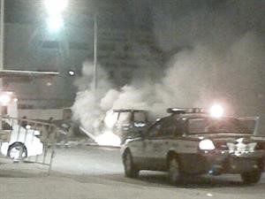 سيارة الادلة الجنائية بعد اندلاع الحريق فيها