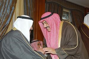 سمو رئيس الوزراء الشيخ ناصر المحمد مهنئا سمو الشيخ سالم العلي بسلامة العودة﻿