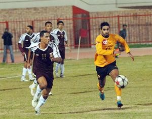 البرازيلي باتريك فابيانو ارهق حسين فاضل وتسبب في اصابتهعادل يعقوب