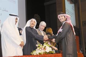 درضا الخياط خلال تكريم احد الكوادر المصرفية﻿﻿انور الكندري﻿