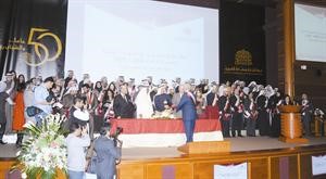 لقطة جماعية لبعض المكرمين﻿