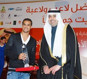 بدر المطوع مكرما من الشيخ خالد الفهد احمد باكير