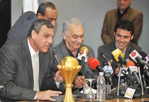 احمد حسن وسمير زاهر وحسن صقر اثناء المؤتمر الصحافي﻿