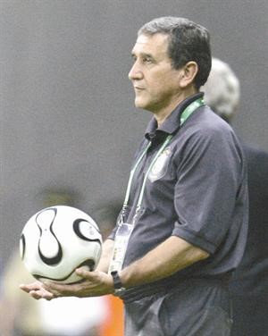 البرازيلي كارلوس البرتو باريرا يقود البافانا في مونديال 2010