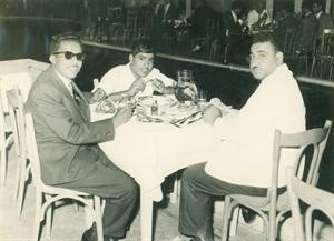  وخلال عشاء مع اصدقائه عام 1961 في القاهرة