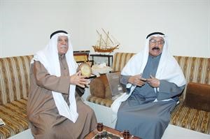 سعود سالمابراهيم المهيني متحدثا الى الزميل منصور الهاجري