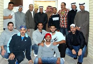 اياد الخرافي متوسطا جانبا من الخريجين﻿