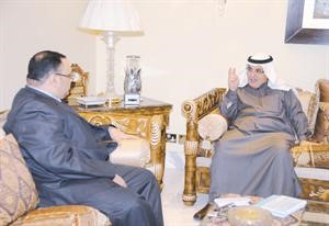 الباحث والخبير الفلكي دعادل يوسف المرزوق متحدثا للزميل اسامة ديابهاني الشمري