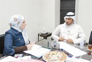 ماحمد الشريع في نقاش مع الزميلة دارين العلي