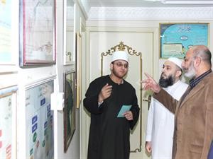 دصفوت حجازي مع احد باحثي المبرة
