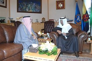 الشيخ جابر المبارك مستقبلا منصور العتيبي﻿