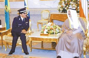 صاحب السمو الامير الشيخ صباح الاحمد مستقبلا اللواء المنصوري﻿