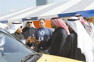 مدير عام كوندور ناصر السعدون في مفاوضات مع فريق الازالة
﻿