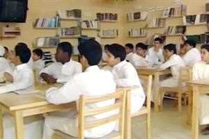 طلاب في مدرسة ابتدائية سعودية
