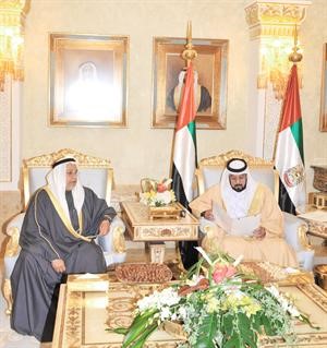 الشيخ خليفة بن زايد رئيس الامارات يتسلم رسالة صاحب السمو من الشيخ علي الجراح﻿