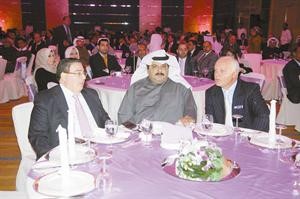 البحر متوسطا كوبر وناجيا خلال الاحتفال احمد باكير

