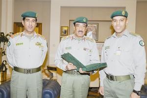 اللواء ناصر الدعي مستقبلا النقيب علي فهد﻿