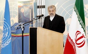 السفير الايراني في الوكالة الدولية للطاقة الذرية علي اصغر سلطانية متحدثا خلال محاضرة في فيينا امس اپ