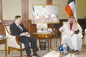الشيخ دمحمد الصباح مستقبلا السفير البريطاني الجديد لدى البلاد﻿