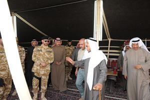 صاحب السمو الامير محييا كبار مستقبليه من رجال امن الحدود