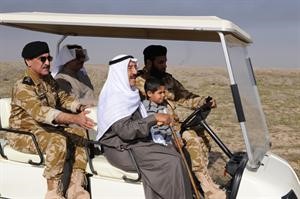 صاحب السمو الامير خلال الجولة التفقدية للاطمئنان على الحدود الشمالية للبلاد