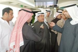 م جاسم البدر متحدثا للصحافيين