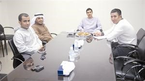 ضيف ديوانية الانباء عبدالله الشمالي مع الزملاء احمد حسين وعبدالعزيز جاسم ويحيى حميدان