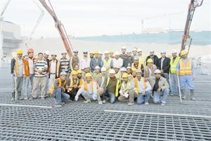 المهندسون والفنيون المسؤولون عن مشروع الانيوز المرحلة الثالثة