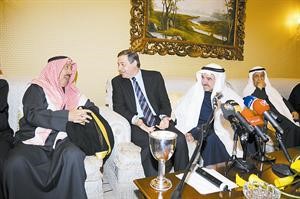 ناصر الخرافي يتابع حوارا بين وزير التجارة والصناعة احمد الهارون ونظيره المصري مرشيد محمد رشيد