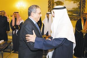 ناصر الخرافي مستقبلا الامين العام لجامعة الدول العربية عمرو موسىهاني الشمري