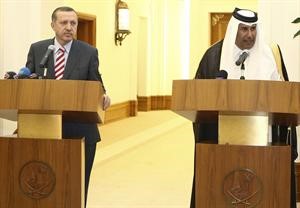 ورئيس الحكومة القطرية الشيخ حمد بن جاسم في المؤتمر الصحافي مع رئيس الحكومة التركية رجب طيب اردوغان رويترز