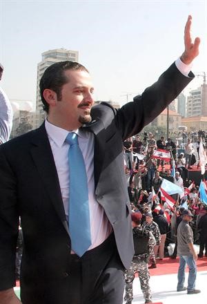 سعد الحريري محييا حشود اللبنانيين التي احتشدت في ساحة الشهداء امس لاحياء ذكرى استشهاد الرئيس رفيق الحريريمحمود الطويل