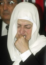 النائب بهية الحريري تبكي شقيقها في ذكرى رحيله الخامسة
