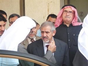 دهلال الساير خلال الزيارة التفقدية لحوادث مستشفى العدان