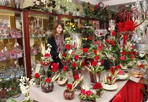 اردنية في محل بيع الورود والهدايا 	رويترزاپافپ
﻿