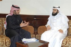 عبدالله عكاش متحدثا للزميل حسين البريكاناحمد باكير