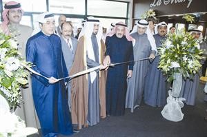 رشيد الطبطبائي يقص شريط الافتتاح لمعرض الذهب والمجوهرات الثامن ايذانا بانطلاق فعالياته﻿