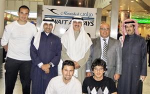 الوفد الاردني للتنس مع مستقبليه في المطار﻿