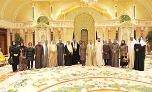 صاحب السمو الامير الشيخ صباح الاحمد ودموضي الحمود مع قيادات وزارة التربية
