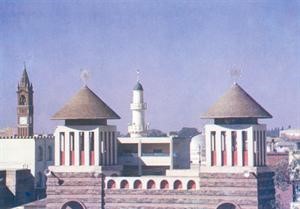 المسجد والكنيسة جنبا الى جنب في اسمرة﻿