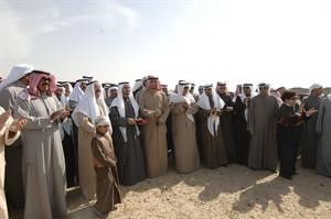 صاحب السمو الامير الشيخ صباح الاحمد وسمو ولي العهد الشيخ نواف الاحمد ودفاضل صفر وكبار الشيوخ والشيخ صباح حمد صباح الاحمد خلال تدشين النافورة﻿