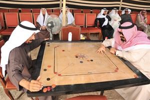 الشيخ علي الجابر والشيخ احمد الخليفة خلال لعبة بريال﻿
