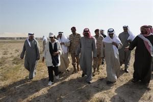 سمو ولي العهد والشيخ جابر المبارك والشيخ دمحمد الصباح والشيخة امثال الاحمد خلال جولة داخل المحمية﻿