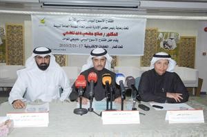 دصلاح المضحي ودمبارك العجمي ودمنصور المري خلال المؤتمر الصحافي احمد باكير
