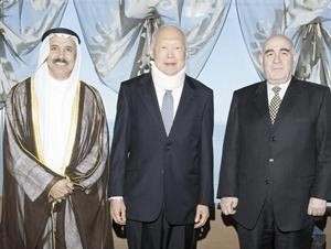 صانع المعجزة السنغافورية لي كوان يو متوسطا ابراهيم دبدوب وناصر الساير