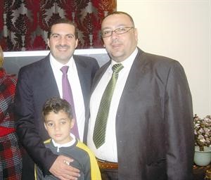 عمرو خالد وابنه علي مع الزميل اسامة دياب﻿