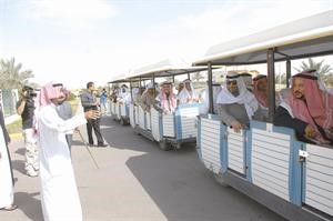 جولة بالقطار حول مزرعة عزايز
