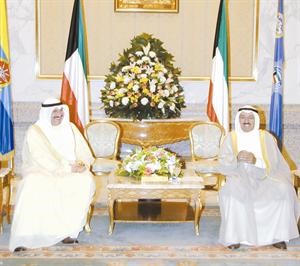 اجتماعات متواصلة لصاحب السمو الامير مع محافظ المركزي لمتابعة سموه تطورات الاوضاع المالية والاقتصادية
