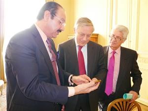 حديث حول الازمة بين محافظ المركزي ونظيره الفرنسي
