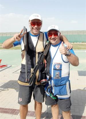 الراميان الايطاليان فرانسيسكو دانيلو الفائز بالذهبية ودانيال ديسبنغو الحاصل على الفضية في الدبل تراب